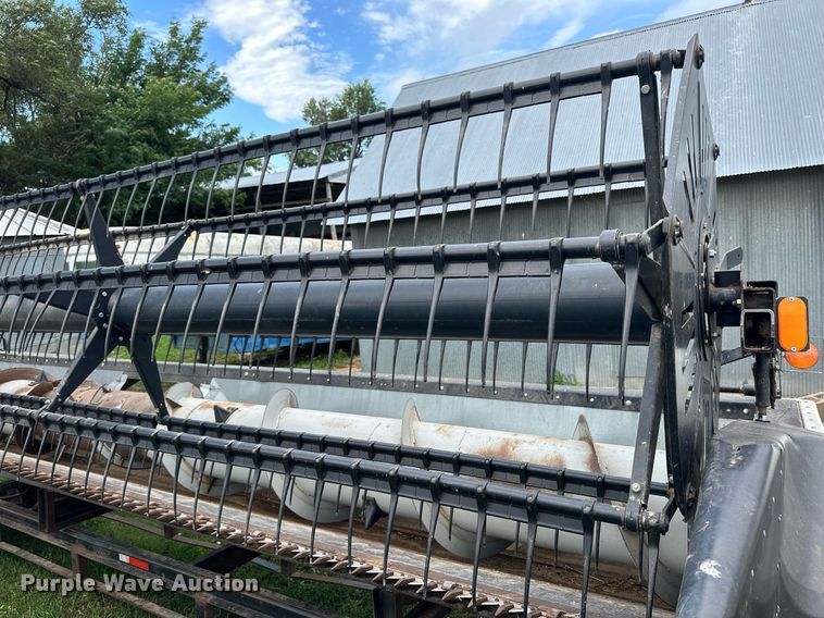 image for item NP9840 1996 Gleaner 500 series  flex head