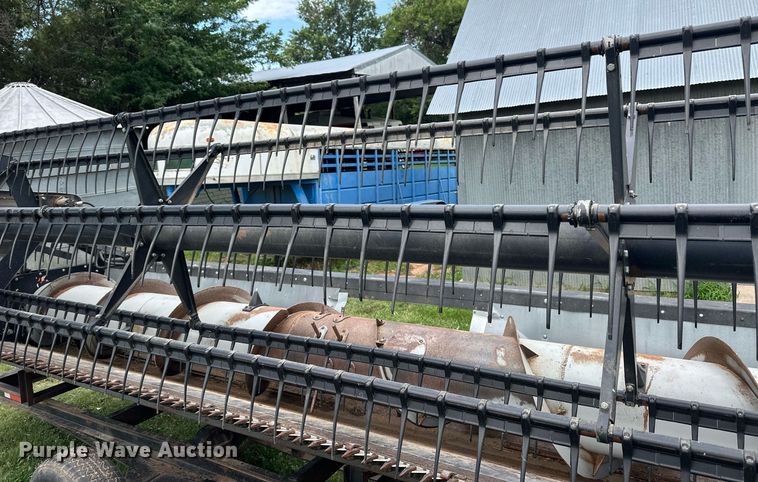 image for item NP9840 1996 Gleaner 500 series  flex head