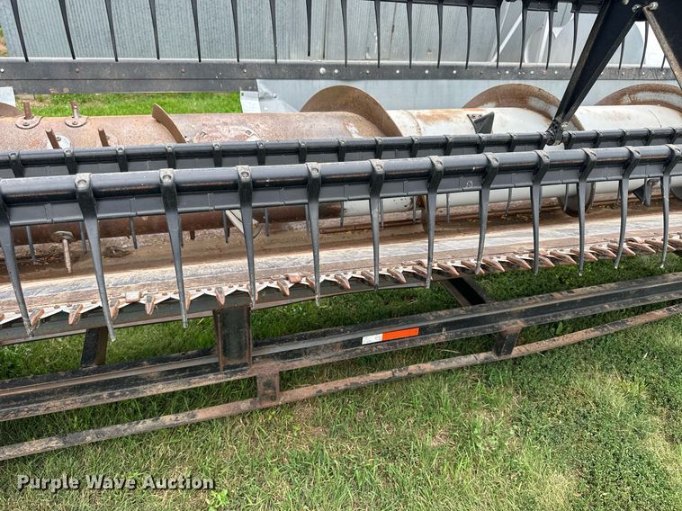 image for item NP9840 1996 Gleaner 500 series  flex head