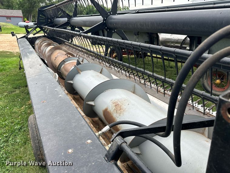 image for item NP9840 1996 Gleaner 500 series  flex head