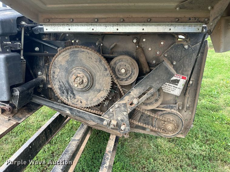 image for item NP9840 1996 Gleaner 500 series  flex head