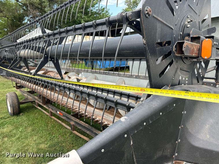 image for item NP9840 1996 Gleaner 500 series  flex head