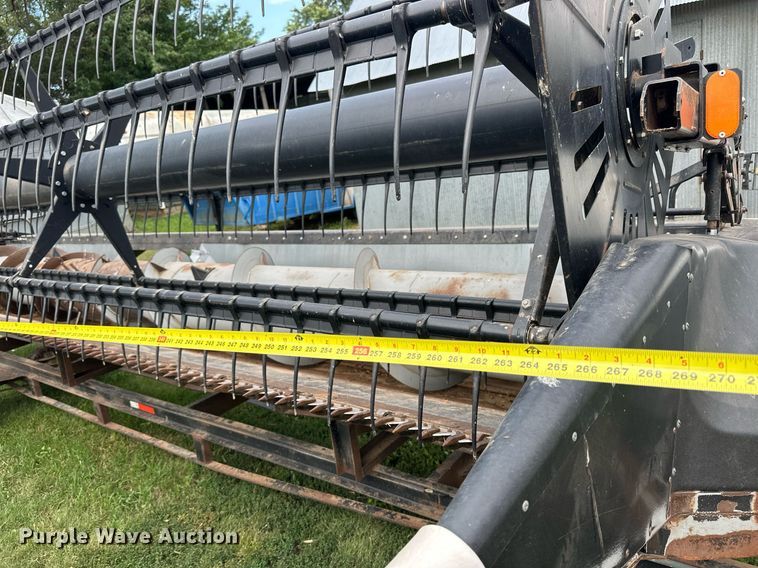 image for item NP9840 1996 Gleaner 500 series  flex head