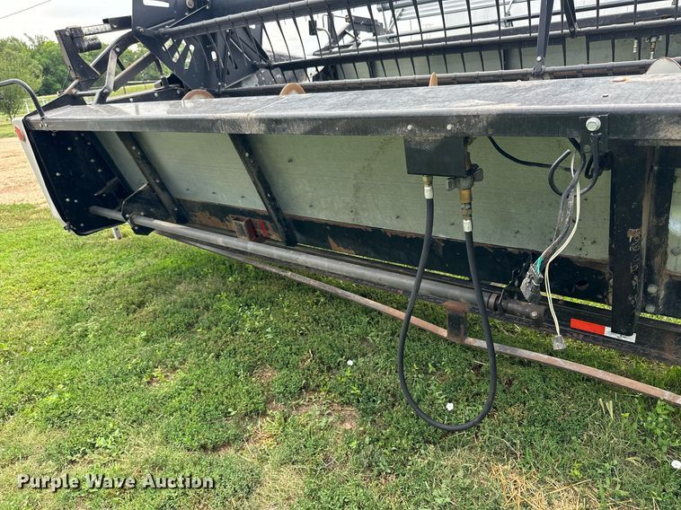 image for item NP9840 1996 Gleaner 500 series  flex head