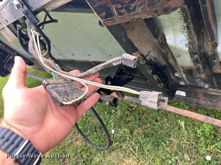 image for item NP9840 1996 Gleaner 500 series  flex head