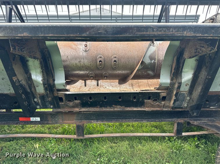 image for item NP9840 1996 Gleaner 500 series  flex head