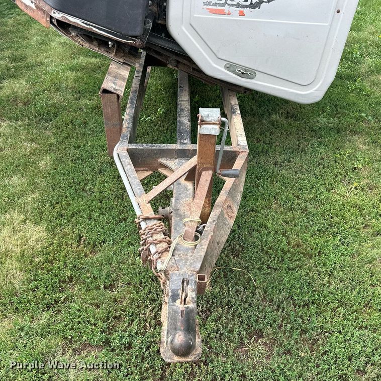 image for item NP9840 1996 Gleaner 500 series  flex head