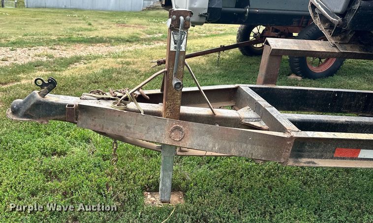 image for item NP9840 1996 Gleaner 500 series  flex head