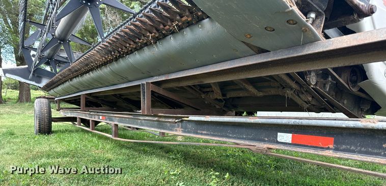 image for item NP9840 1996 Gleaner 500 series  flex head