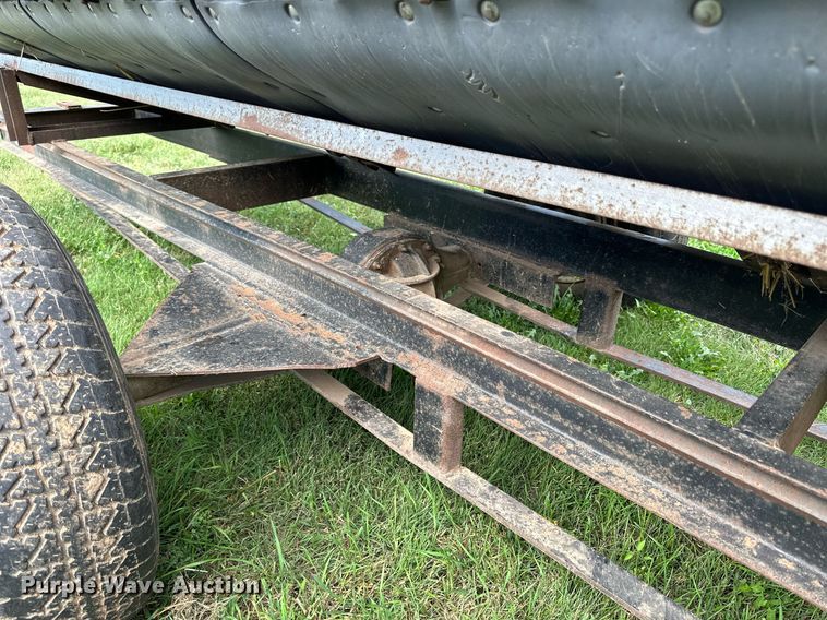 image for item NP9840 1996 Gleaner 500 series  flex head