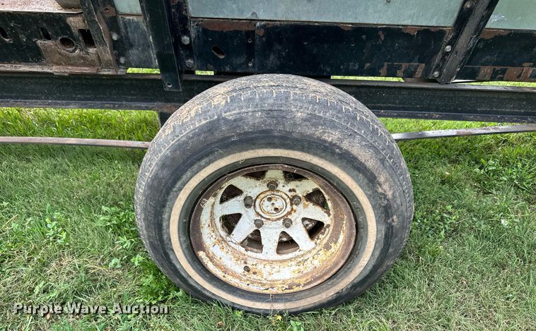 image for item NP9840 1996 Gleaner 500 series  flex head