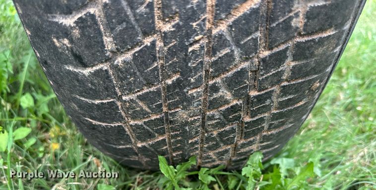 image for item NP9840 1996 Gleaner 500 series  flex head