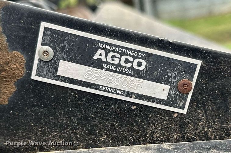 image for item NP9840 1996 Gleaner 500 series  flex head