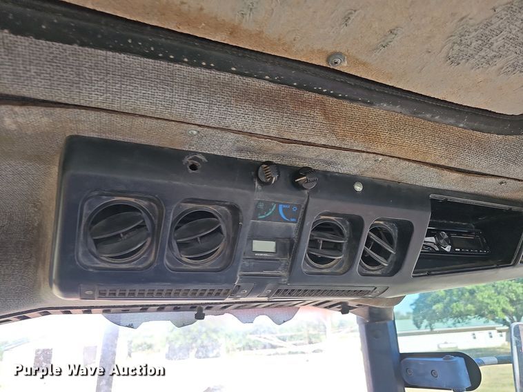 image for item NT9759 1993 AGCO 8630  MFWD tractor