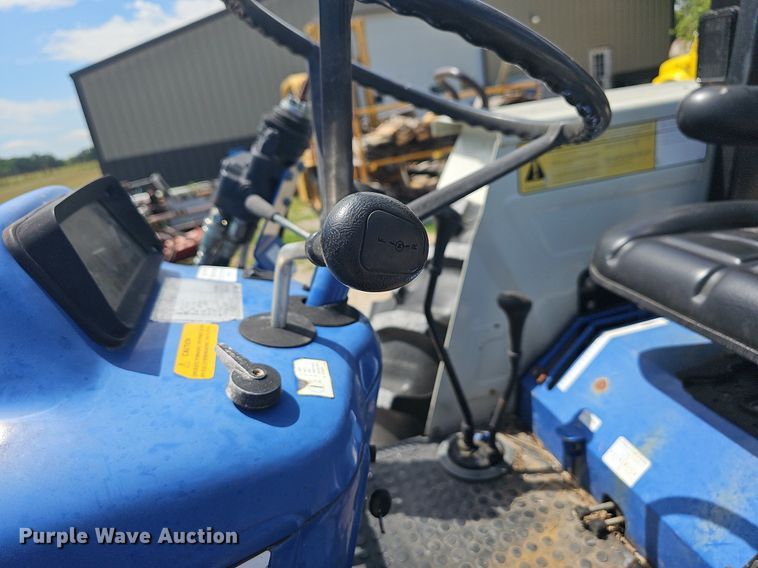 image for item NT9761 Montana 665  tractor