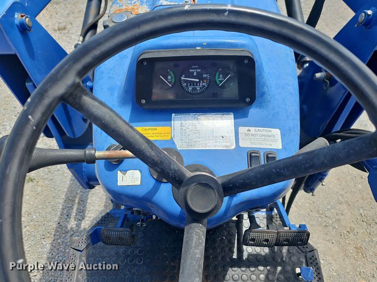 image for item NT9761 Montana 665  tractor