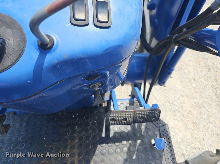 image for item NT9761 Montana 665  tractor