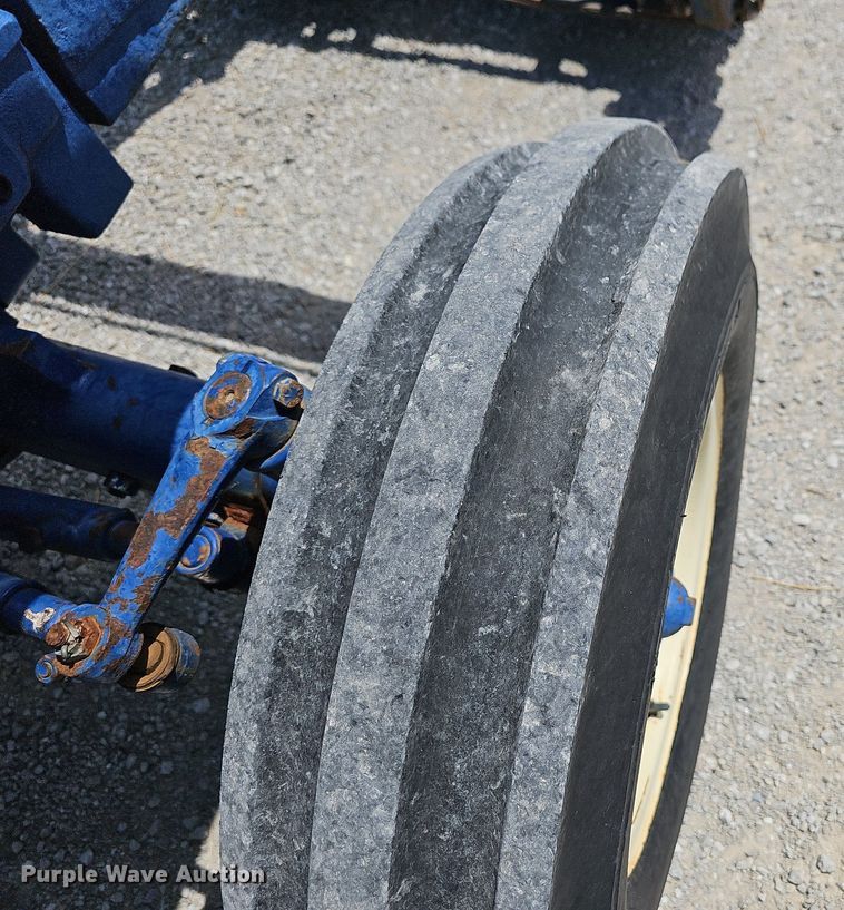 image for item NT9761 Montana 665  tractor