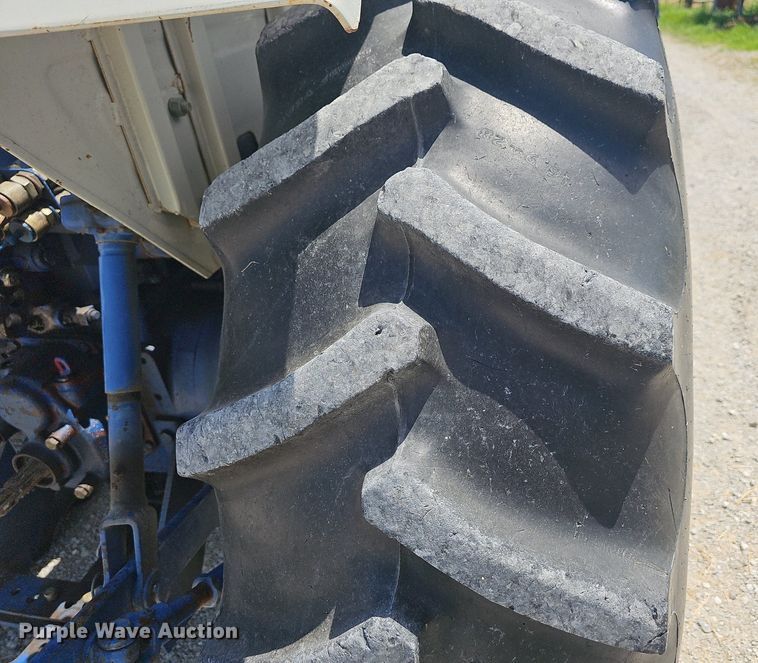 image for item NT9761 Montana 665  tractor