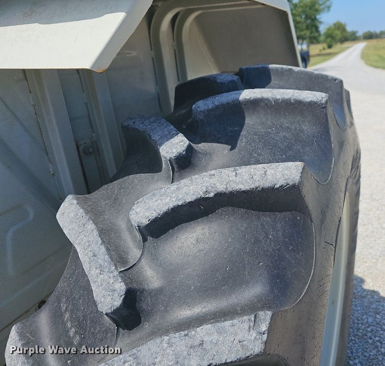 image for item NT9761 Montana 665  tractor