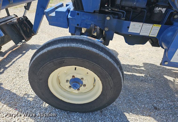 image for item NT9761 Montana 665  tractor