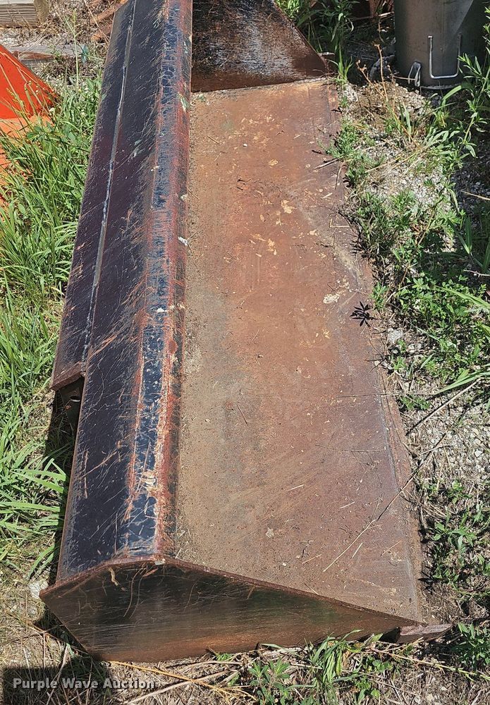 image for item NT9761 Montana 665  tractor