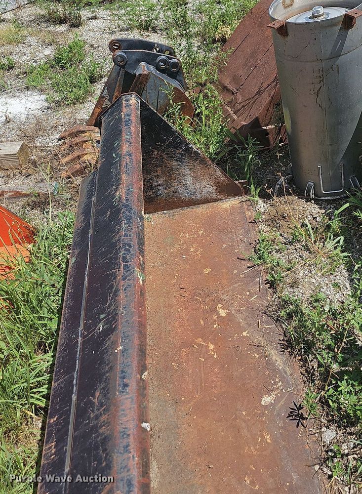 image for item NT9761 Montana 665  tractor