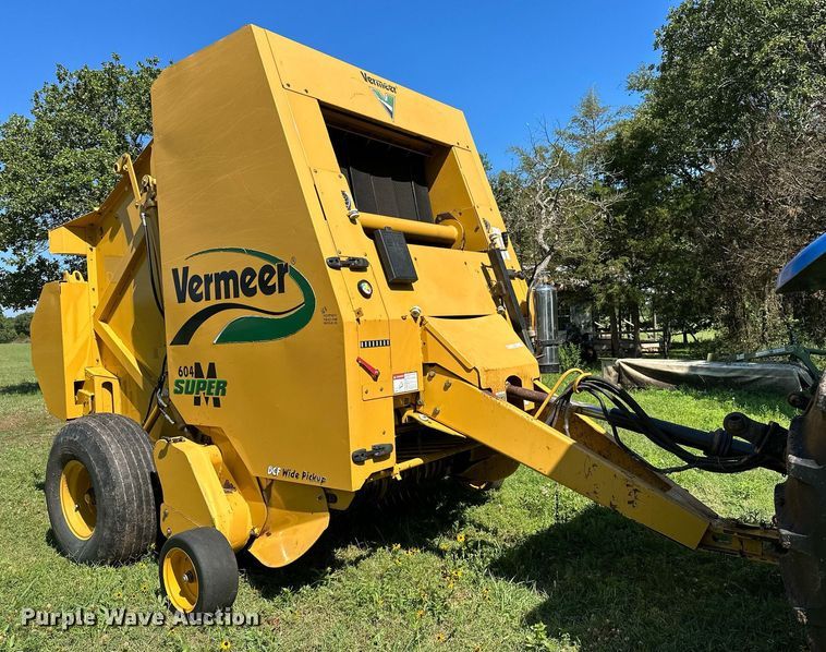 image for item OC9094 2013 Vermeer 604 Super M  round baler