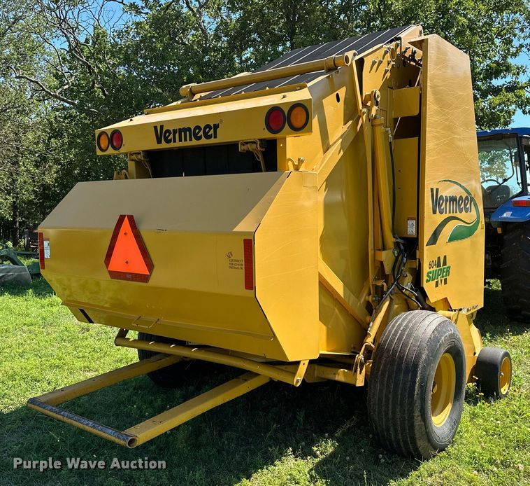 image for item OC9094 2013 Vermeer 604 Super M  round baler