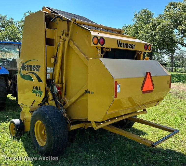 image for item OC9094 2013 Vermeer 604 Super M  round baler