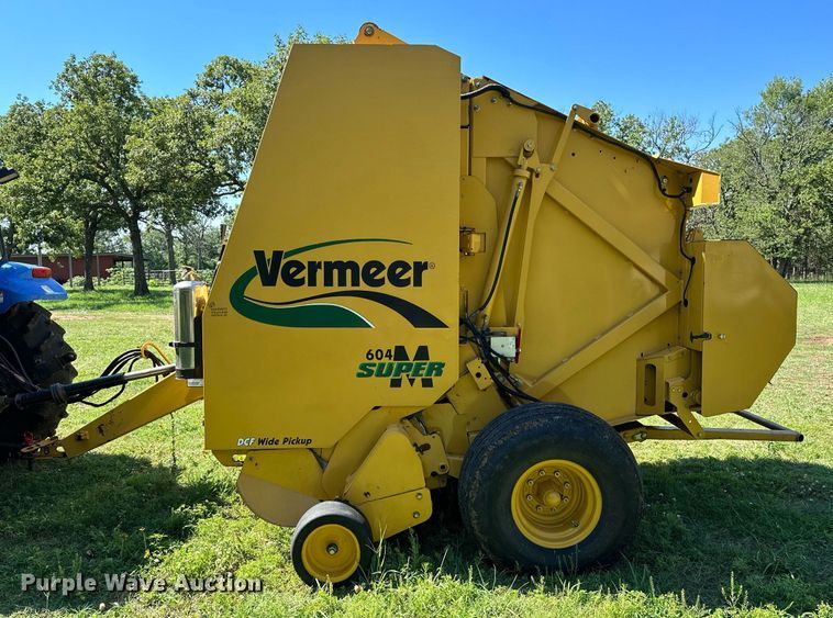 image for item OC9094 2013 Vermeer 604 Super M  round baler