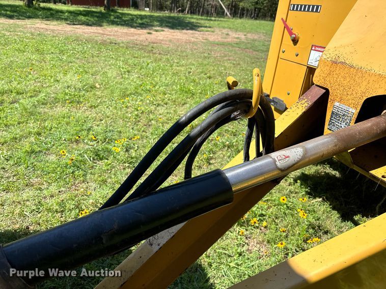 image for item OC9094 2013 Vermeer 604 Super M  round baler