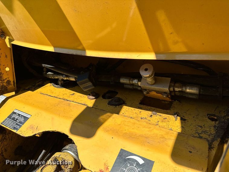 image for item OC9094 2013 Vermeer 604 Super M  round baler