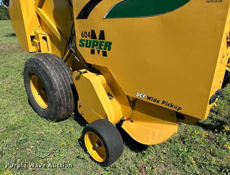image for item OC9094 2013 Vermeer 604 Super M  round baler