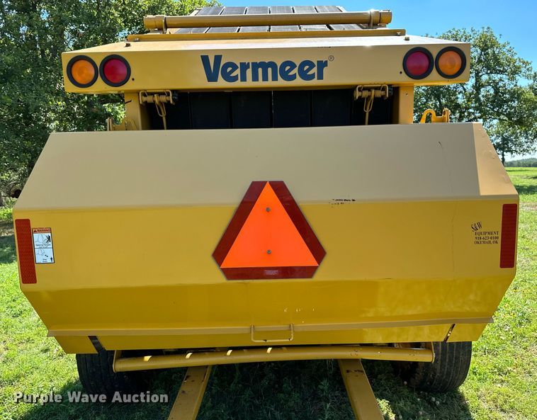image for item OC9094 2013 Vermeer 604 Super M  round baler