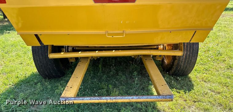 image for item OC9094 2013 Vermeer 604 Super M  round baler