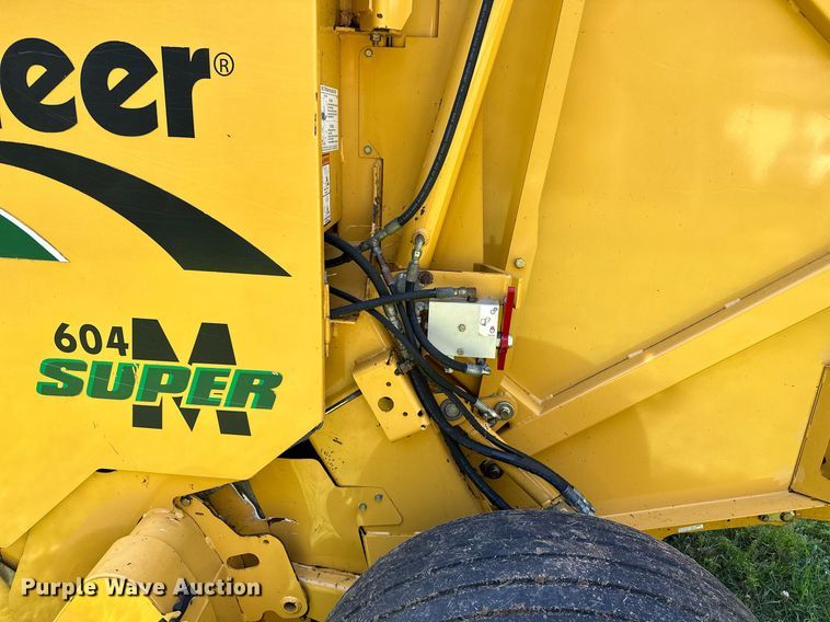 image for item OC9094 2013 Vermeer 604 Super M  round baler