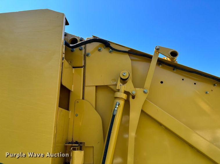 image for item OC9094 2013 Vermeer 604 Super M  round baler