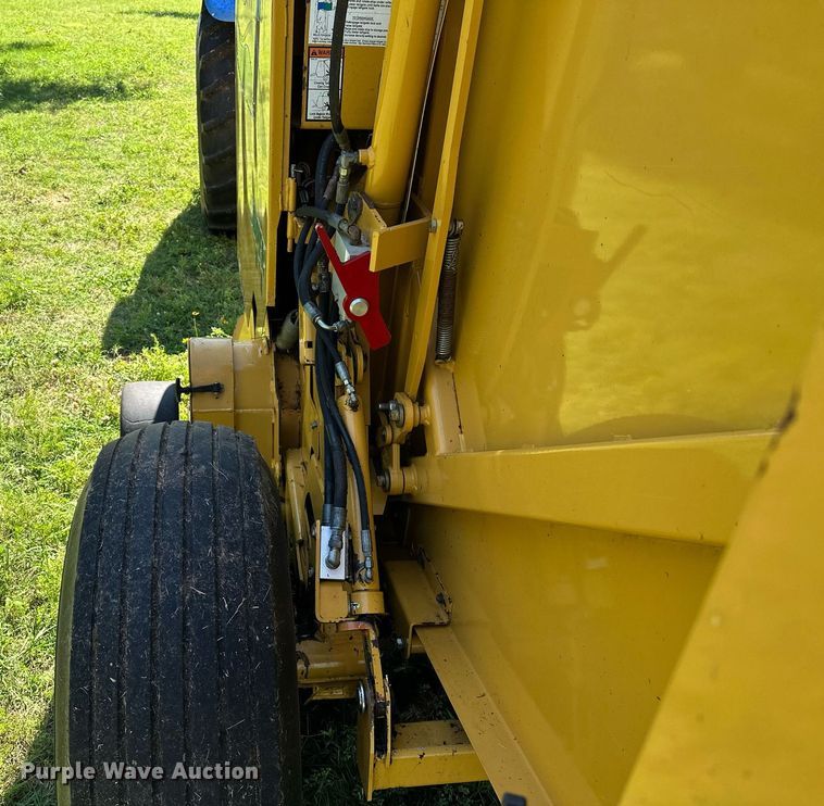 image for item OC9094 2013 Vermeer 604 Super M  round baler