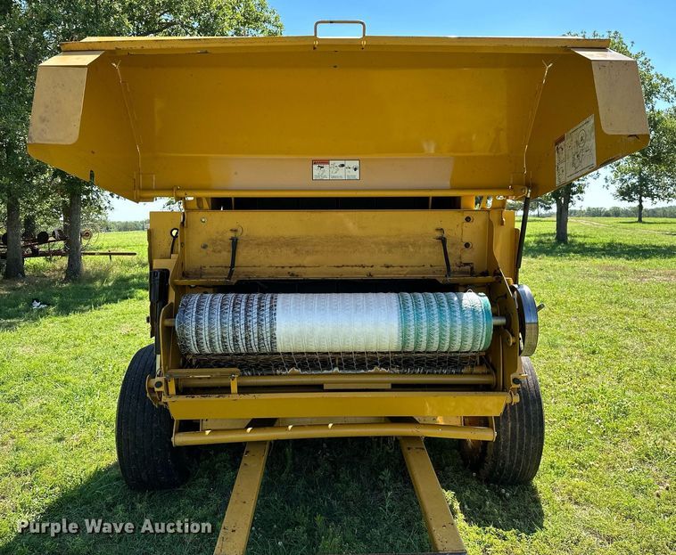 image for item OC9094 2013 Vermeer 604 Super M  round baler