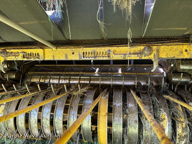 image for item OC9094 2013 Vermeer 604 Super M  round baler