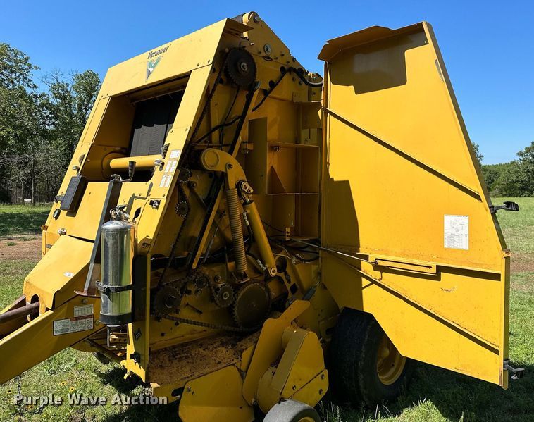 image for item OC9094 2013 Vermeer 604 Super M  round baler