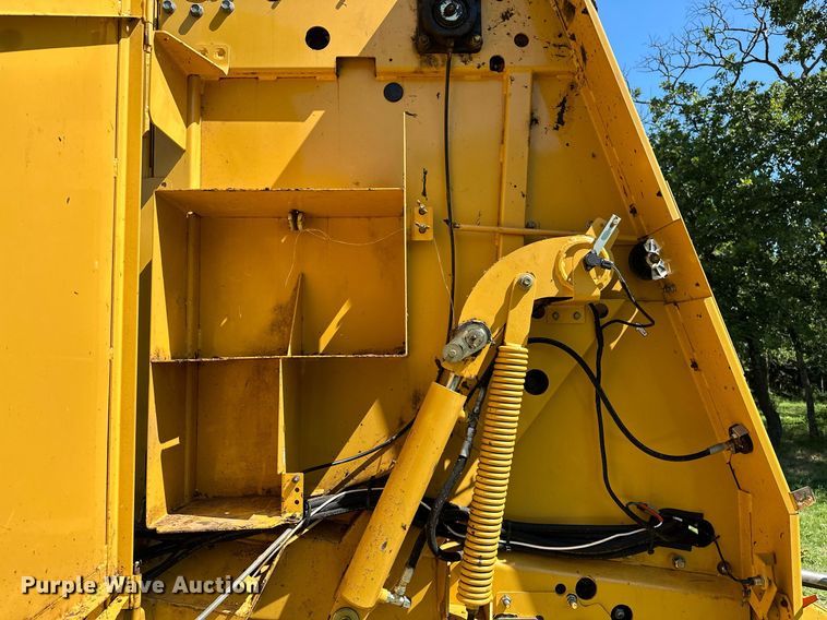 image for item OC9094 2013 Vermeer 604 Super M  round baler