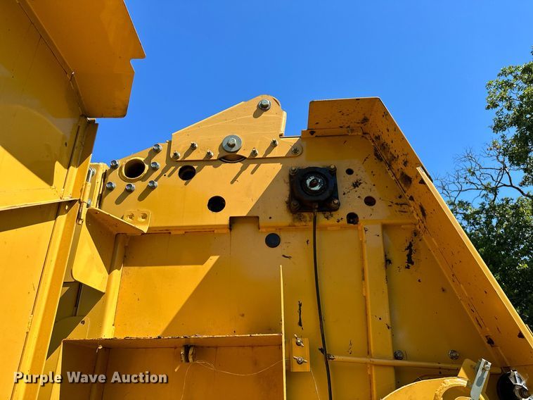 image for item OC9094 2013 Vermeer 604 Super M  round baler