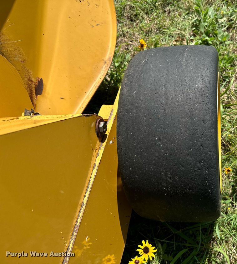 image for item OC9094 2013 Vermeer 604 Super M  round baler