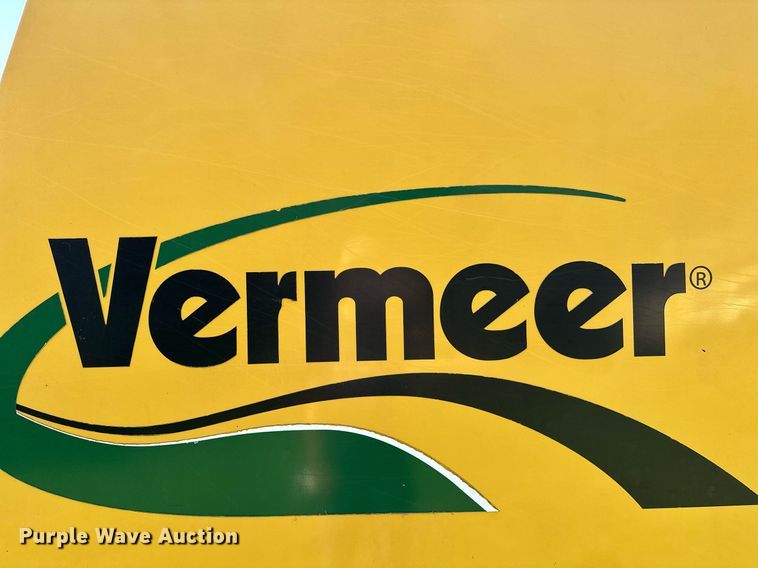 image for item OC9094 2013 Vermeer 604 Super M  round baler