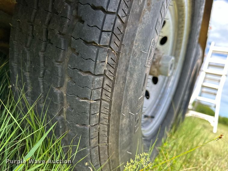 image for item OC9099 2002 Trails West  horse trailer