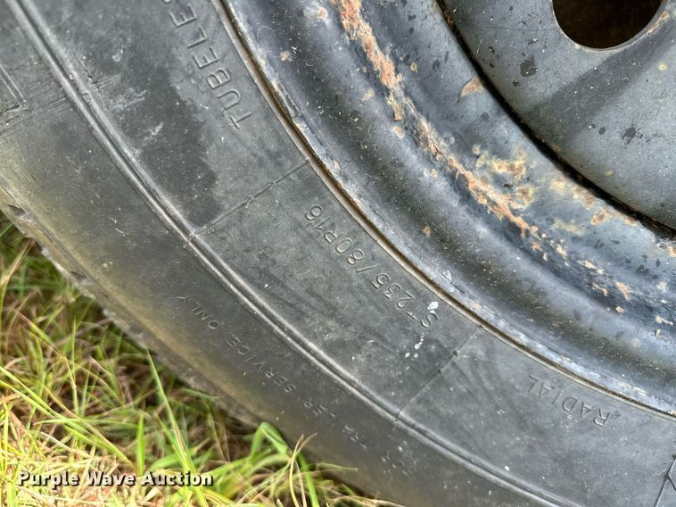 image for item OC9099 2002 Trails West  horse trailer