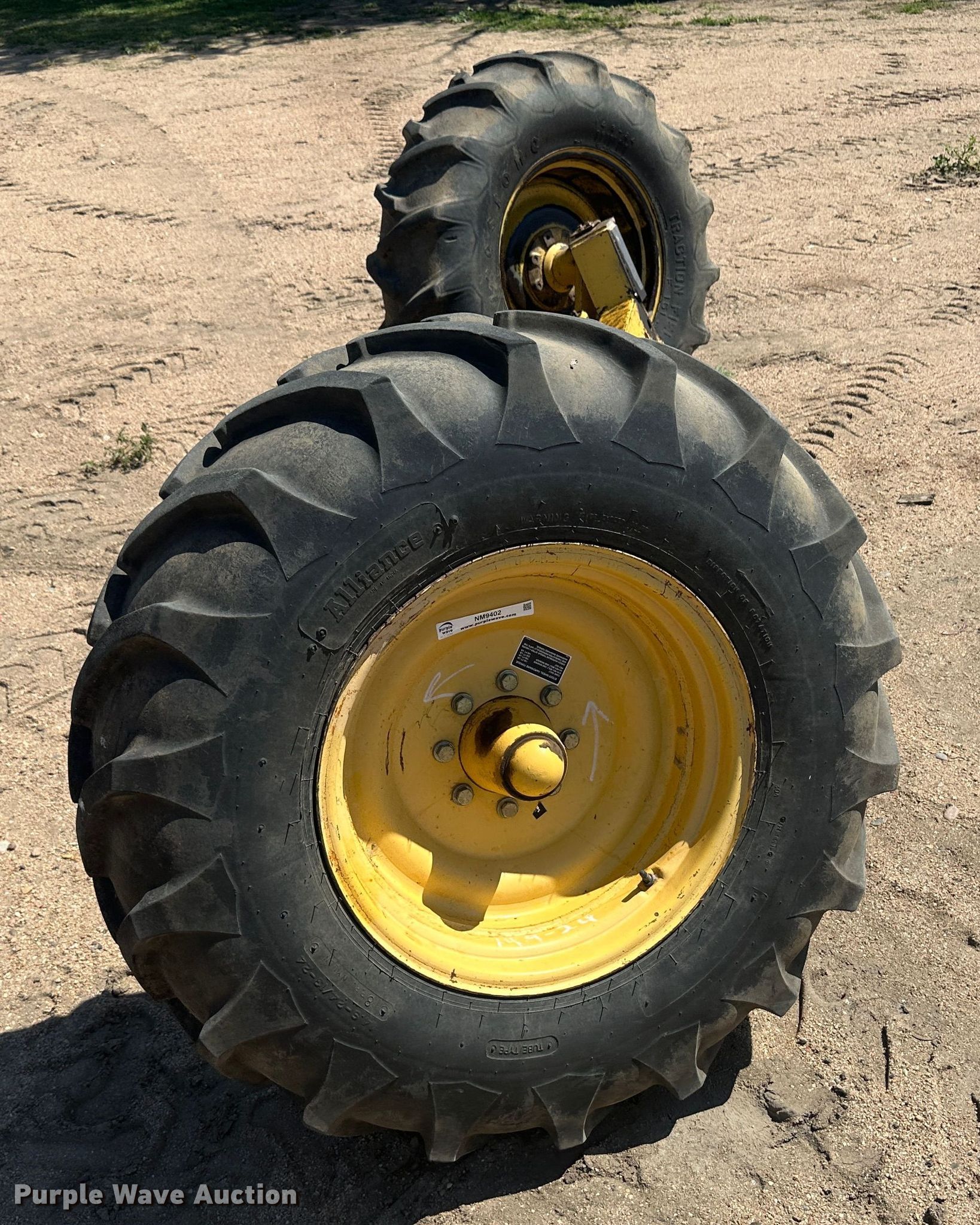 Combine rear axle in Kinsley, KS | Item NM9402 sold | Purple Wave