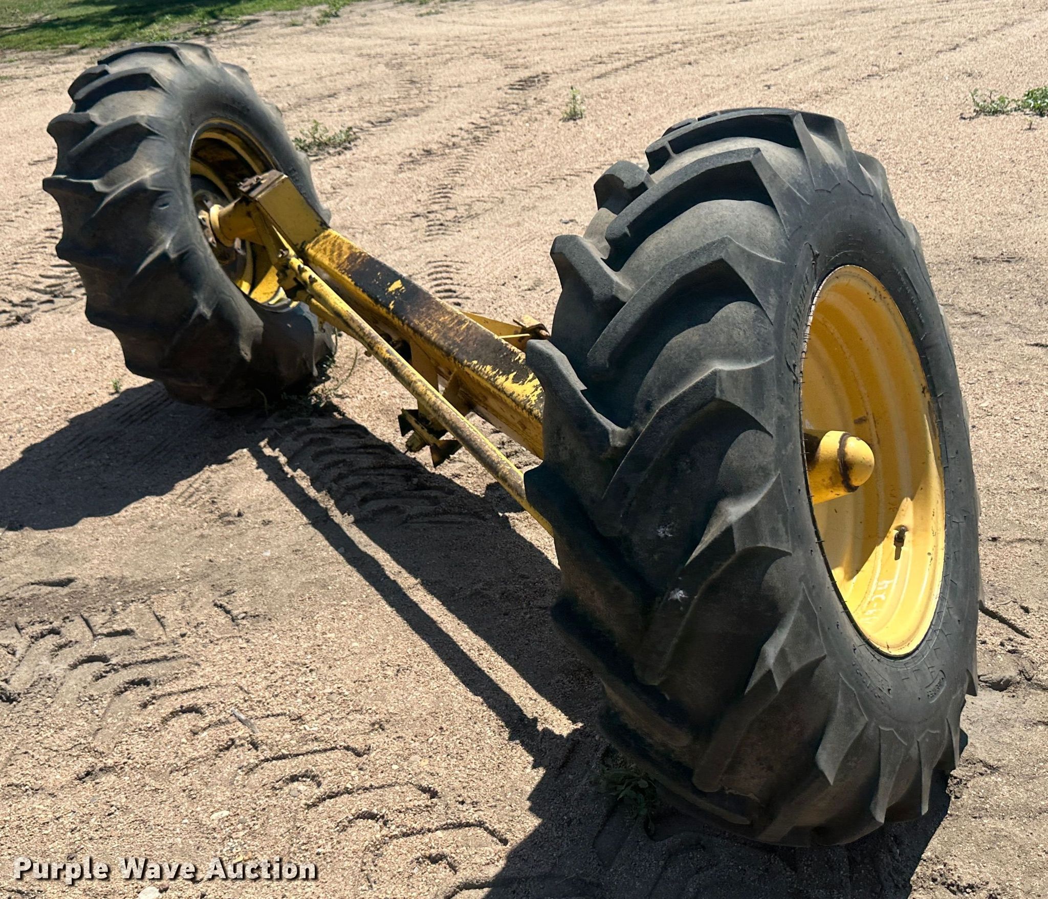 Combine rear axle in Kinsley, KS | Item NM9402 sold | Purple Wave